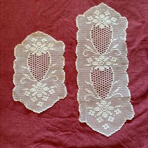 Set of 2 Vintage Hand Crocheted White Cotton Doilies